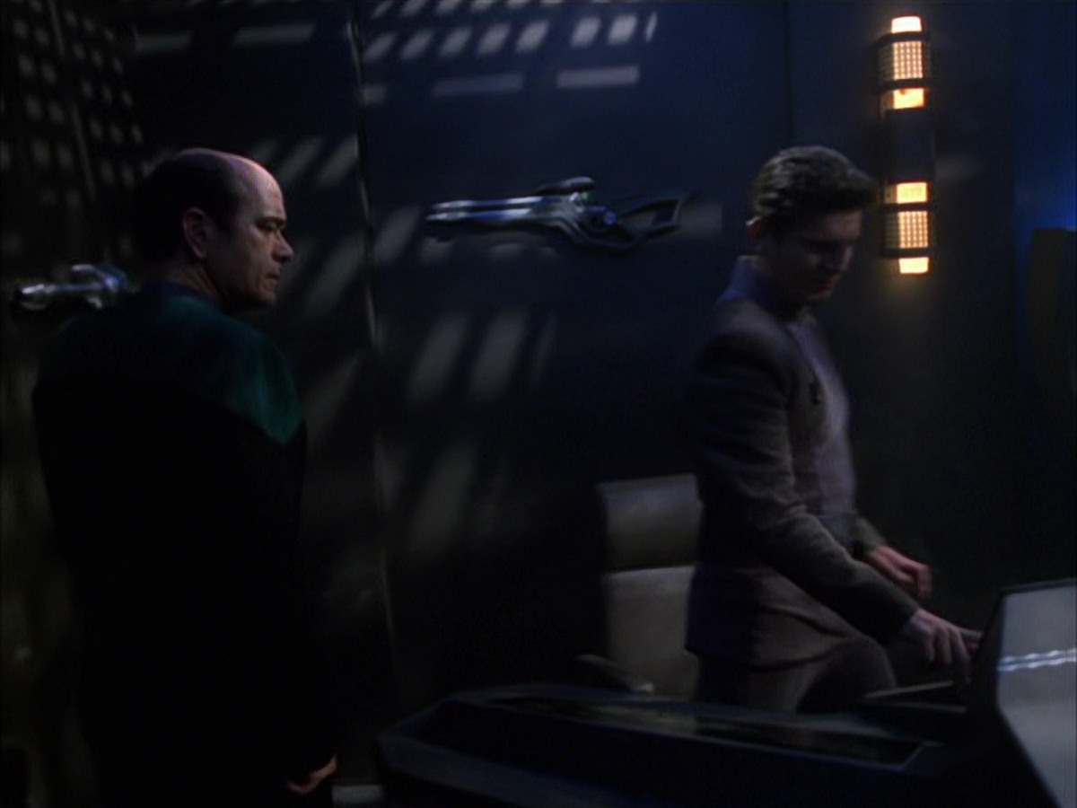 extant_StarTrek_VOY_7x09_7x10-FleshAndBlood_4927.jpg