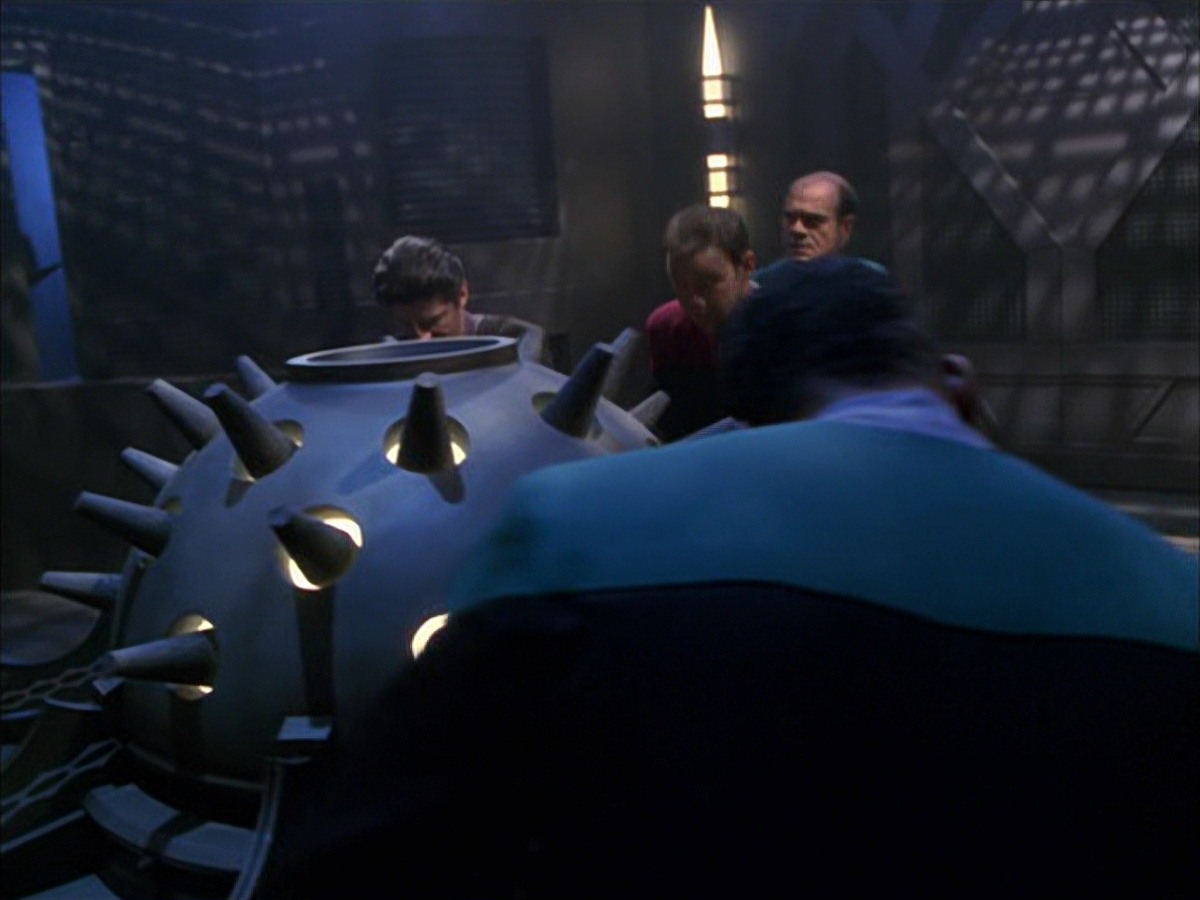 extant_StarTrek_VOY_7x09_7x10-FleshAndBlood_5004.jpg