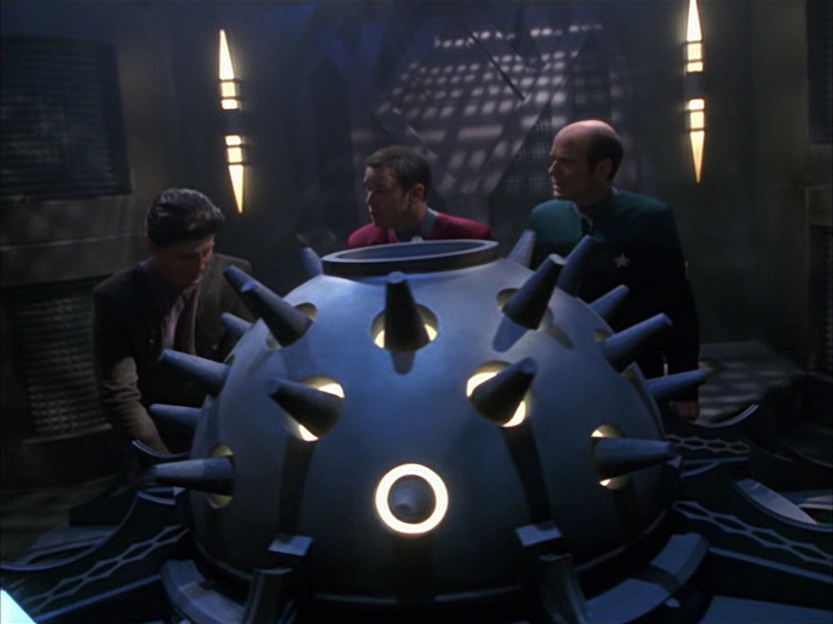extant_StarTrek_VOY_7x09_7x10-FleshAndBlood_5007.jpg