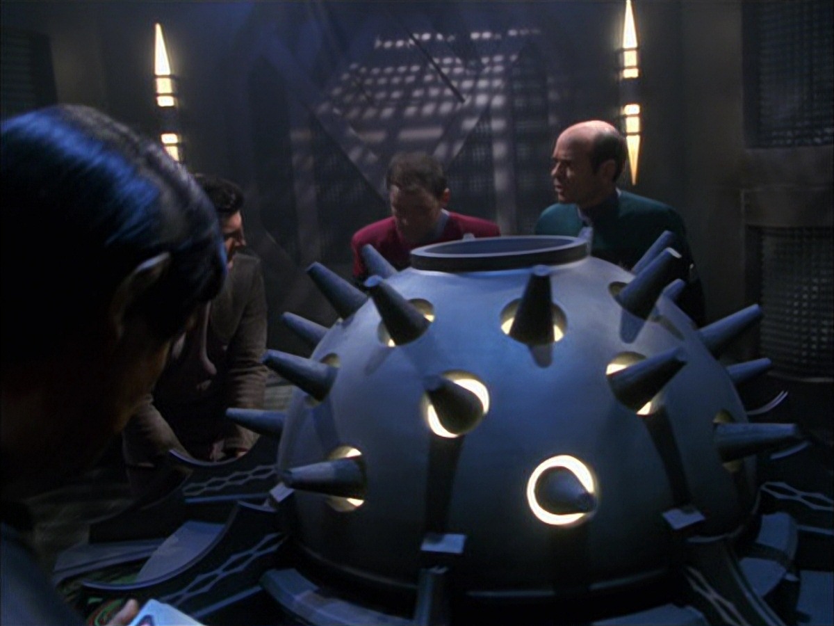 extant_StarTrek_VOY_7x09_7x10-FleshAndBlood_5008.jpg
