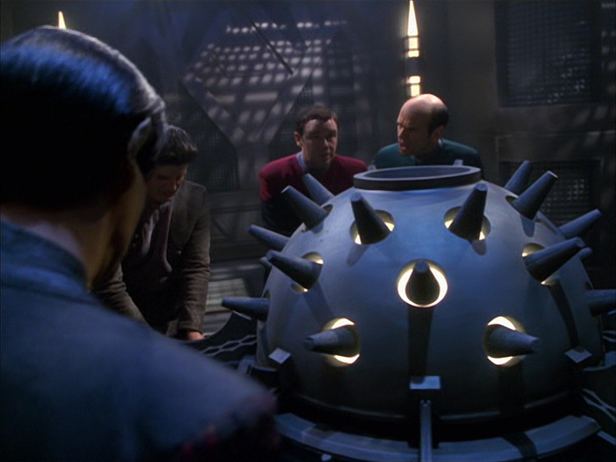 extant_StarTrek_VOY_7x09_7x10-FleshAndBlood_5009.jpg