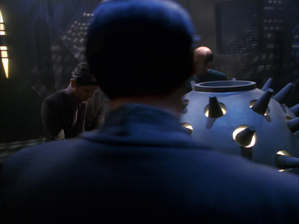 extant_StarTrek_VOY_7x09_7x10-FleshAndBlood_5010.jpg