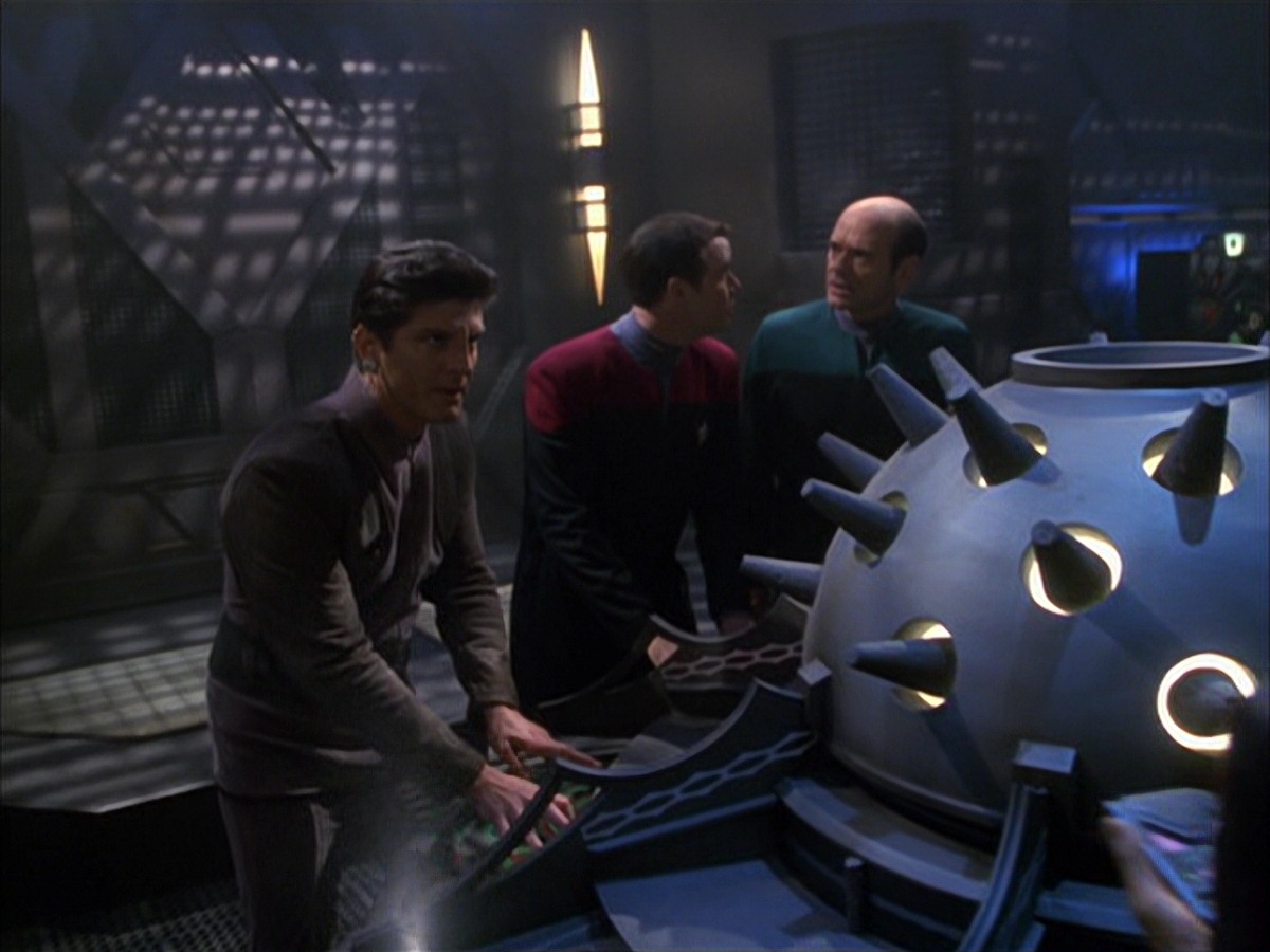 extant_StarTrek_VOY_7x09_7x10-FleshAndBlood_5012.jpg