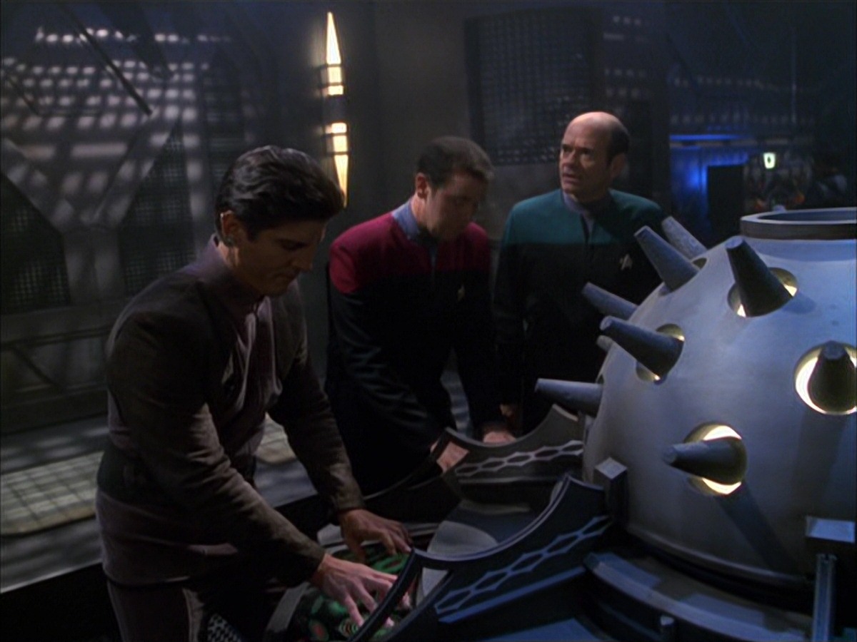 extant_StarTrek_VOY_7x09_7x10-FleshAndBlood_5014.jpg