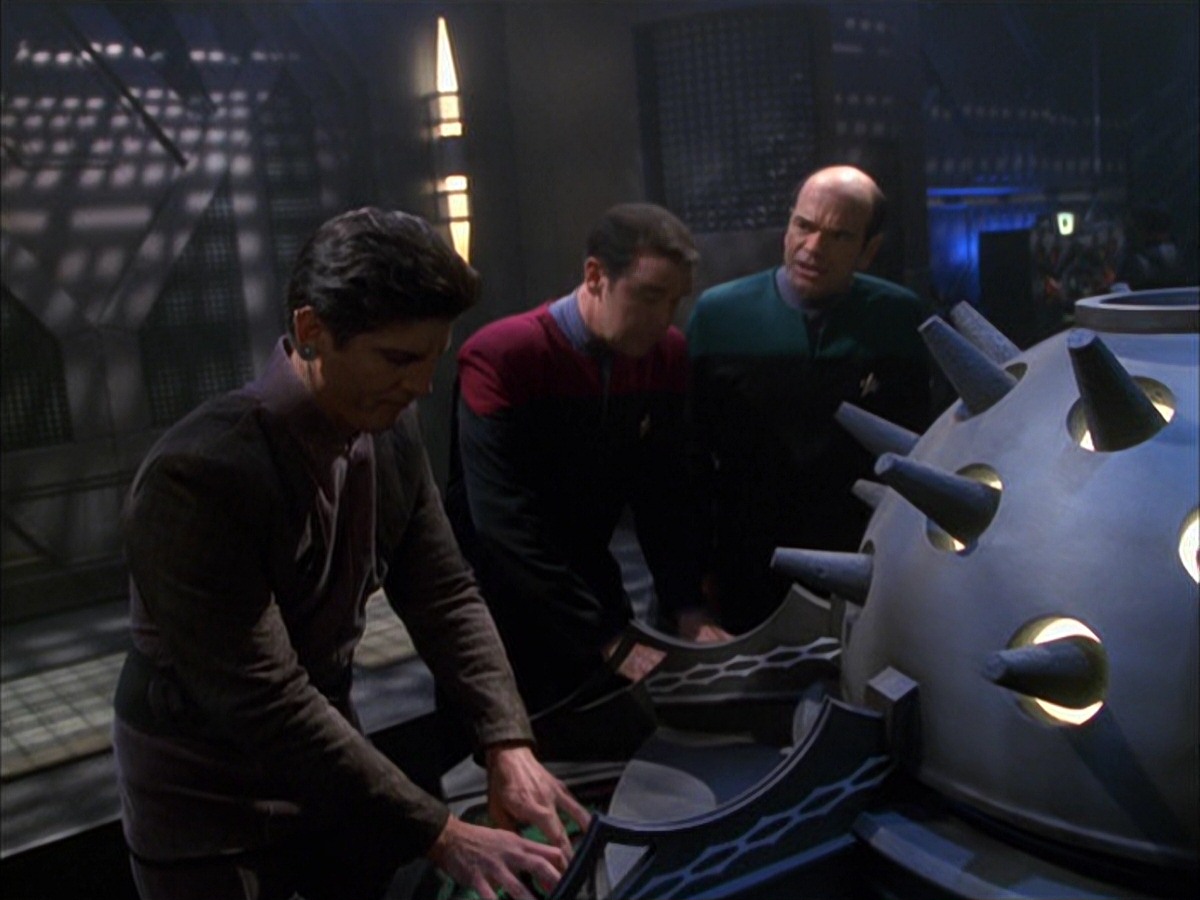 extant_StarTrek_VOY_7x09_7x10-FleshAndBlood_5015.jpg