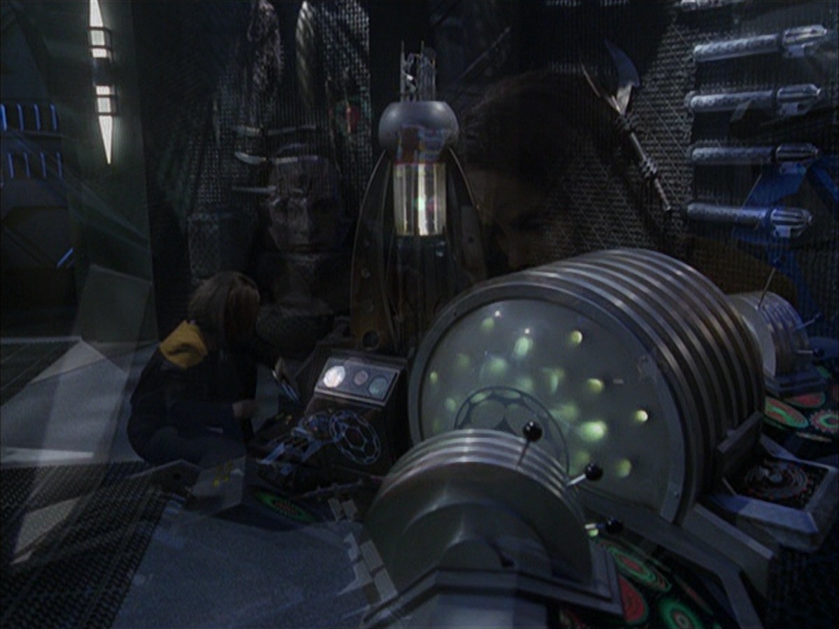 extant_StarTrek_VOY_7x09_7x10-FleshAndBlood_5203.jpg