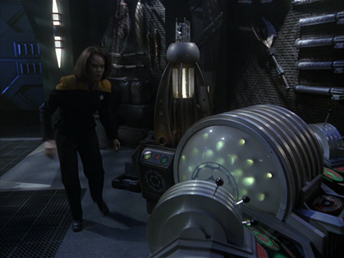 extant_StarTrek_VOY_7x09_7x10-FleshAndBlood_5207.jpg
