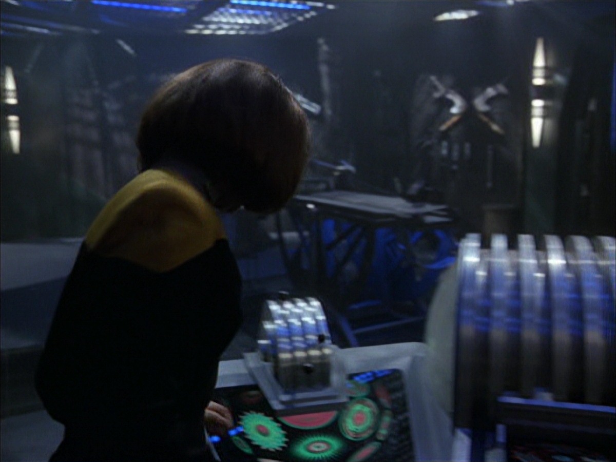 extant_StarTrek_VOY_7x09_7x10-FleshAndBlood_5212.jpg