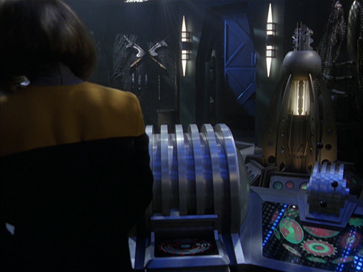 extant_StarTrek_VOY_7x09_7x10-FleshAndBlood_5215.jpg