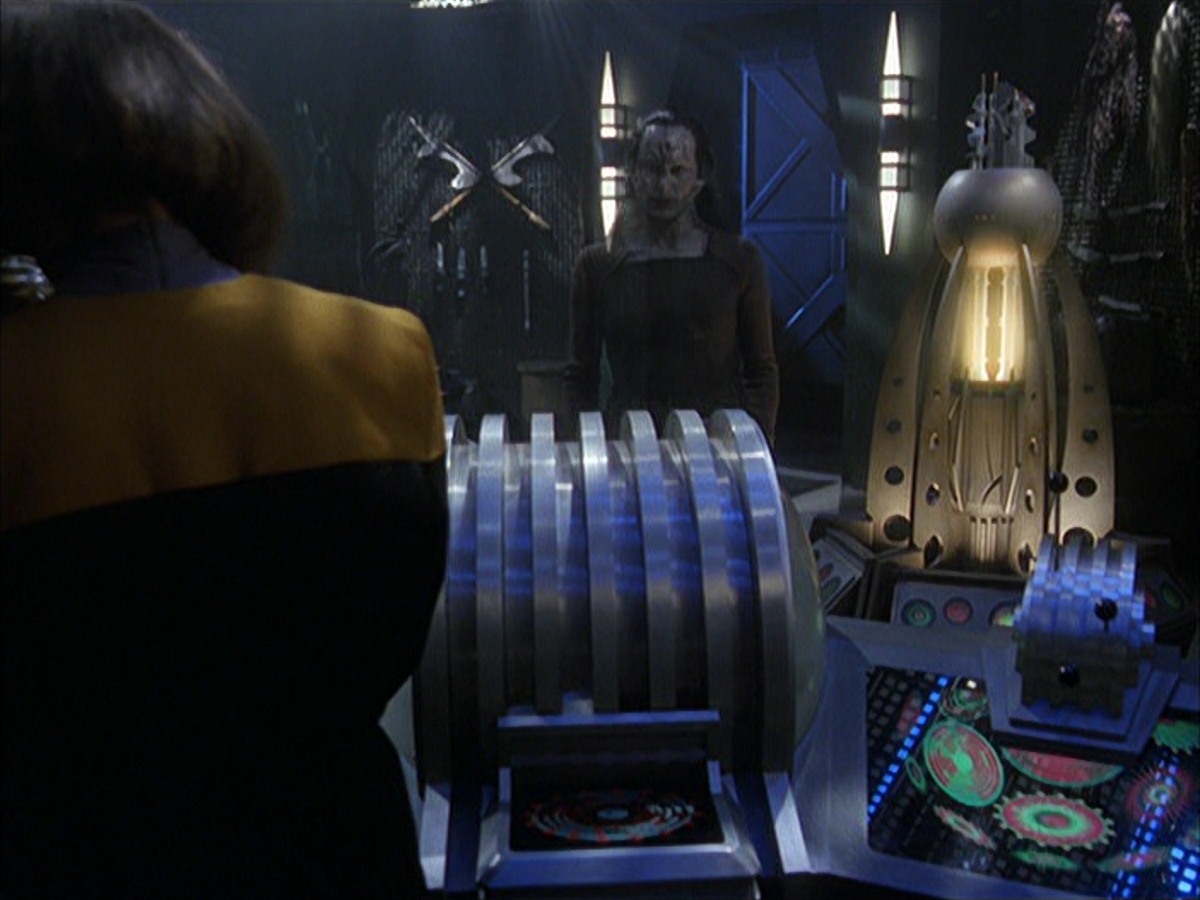 extant_StarTrek_VOY_7x09_7x10-FleshAndBlood_5219.jpg