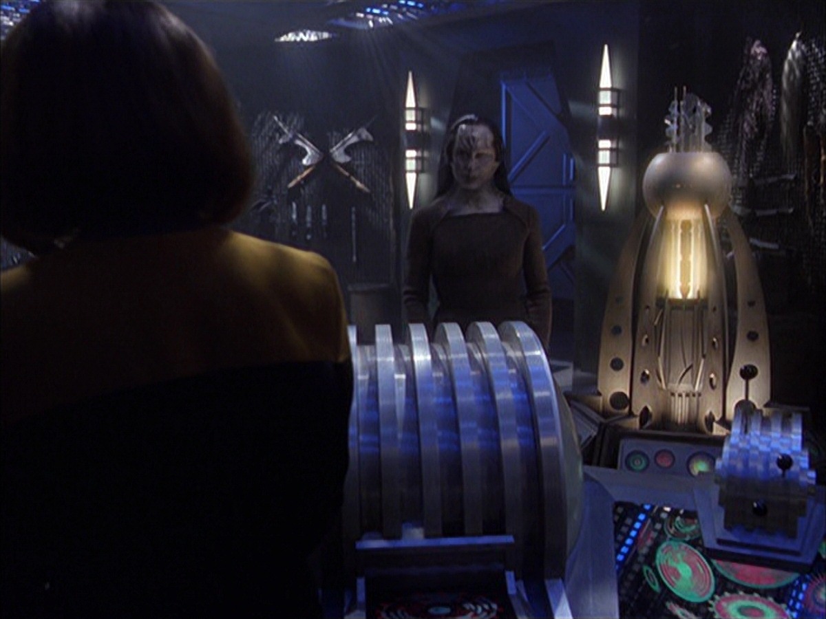 extant_StarTrek_VOY_7x09_7x10-FleshAndBlood_5224.jpg