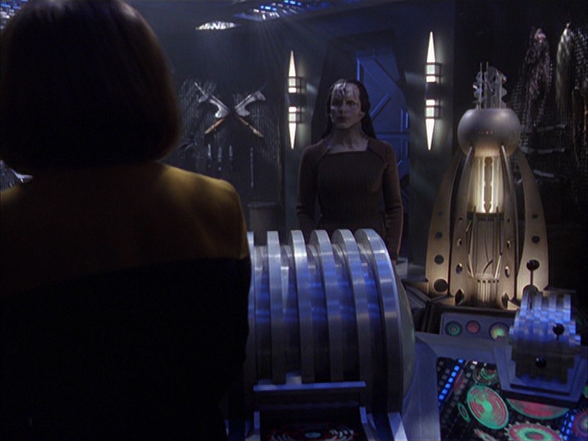 extant_StarTrek_VOY_7x09_7x10-FleshAndBlood_5225.jpg
