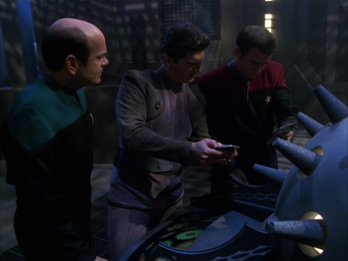 extant_StarTrek_VOY_7x09_7x10-FleshAndBlood_5313.jpg