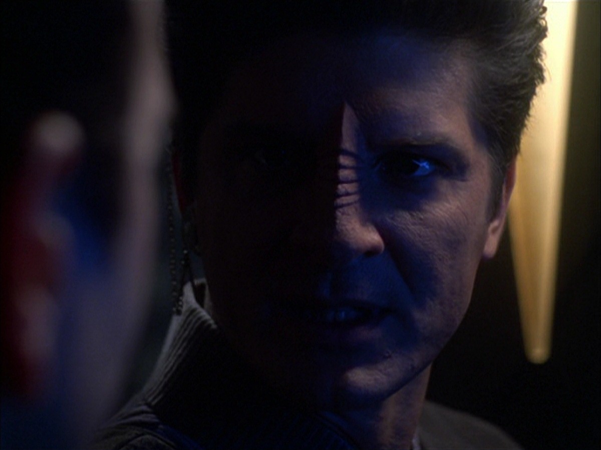 extant_StarTrek_VOY_7x09_7x10-FleshAndBlood_5403.jpg