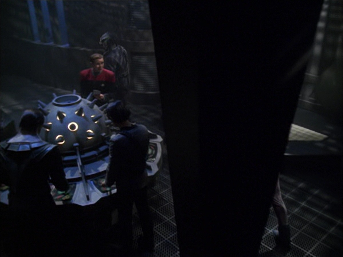 extant_StarTrek_VOY_7x09_7x10-FleshAndBlood_5455.jpg