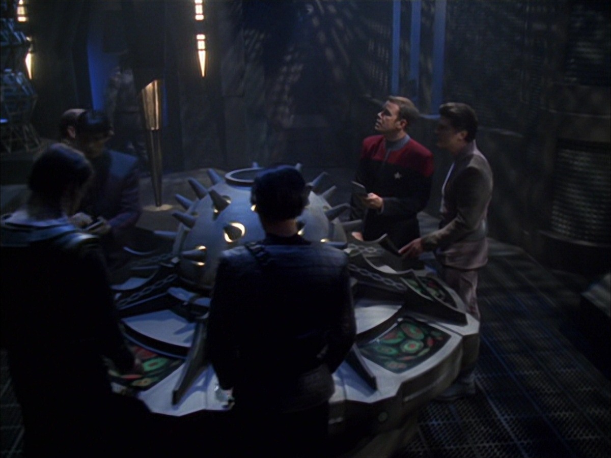 extant_StarTrek_VOY_7x09_7x10-FleshAndBlood_5460.jpg