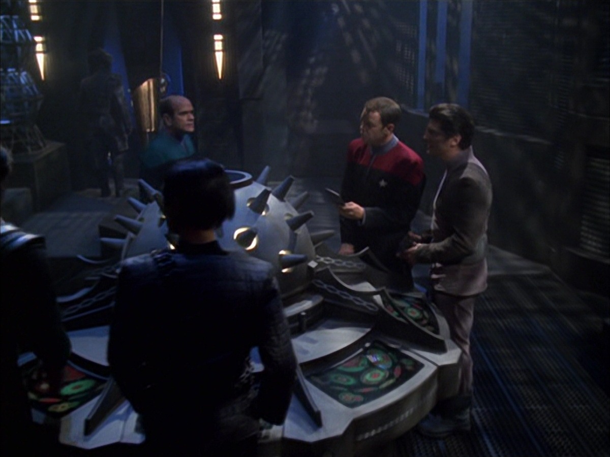 extant_StarTrek_VOY_7x09_7x10-FleshAndBlood_5461.jpg