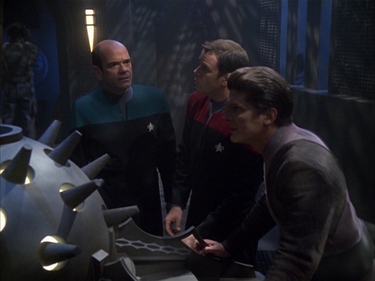 extant_StarTrek_VOY_7x09_7x10-FleshAndBlood_5470.jpg