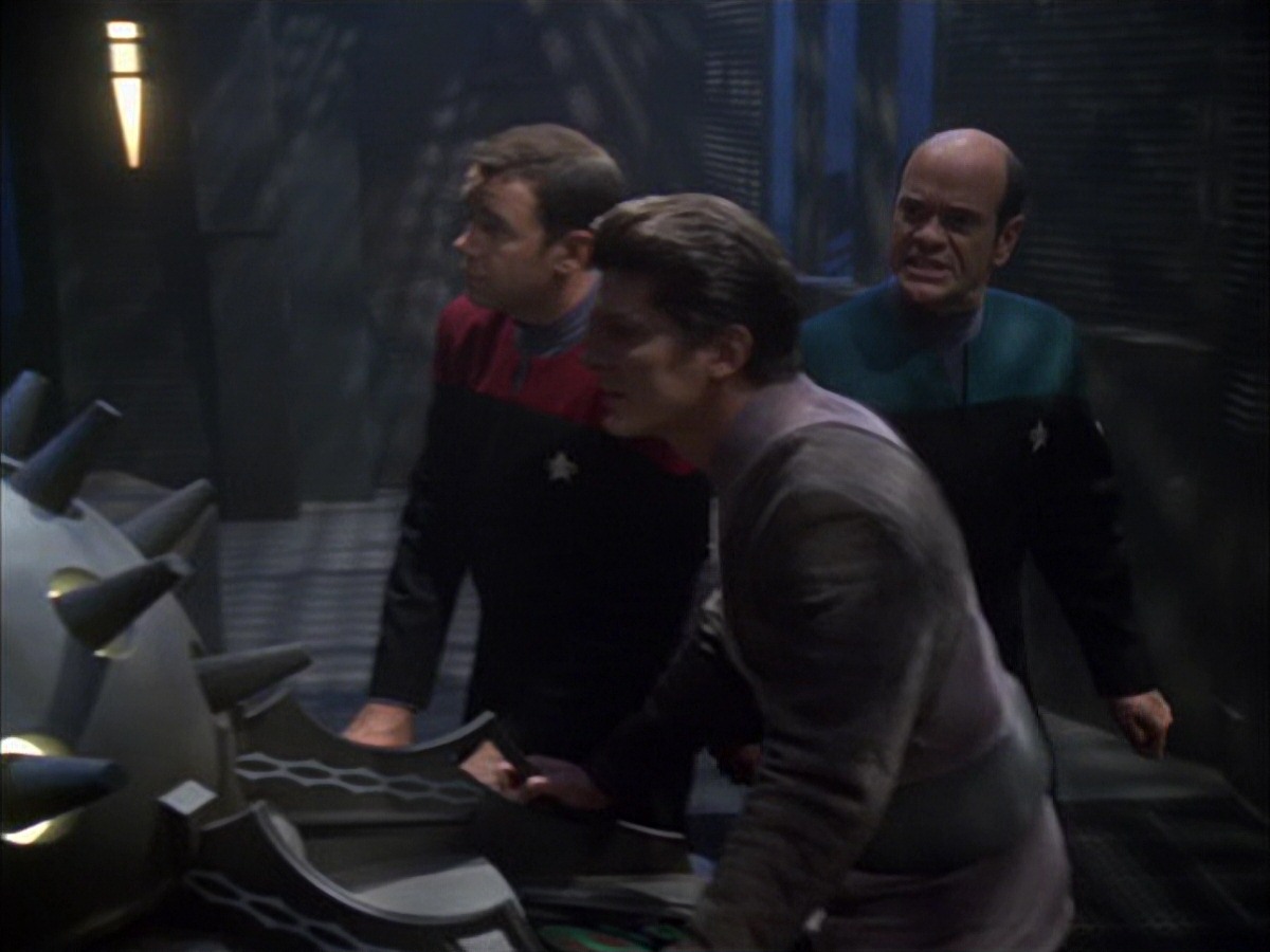 extant_StarTrek_VOY_7x09_7x10-FleshAndBlood_5474.jpg