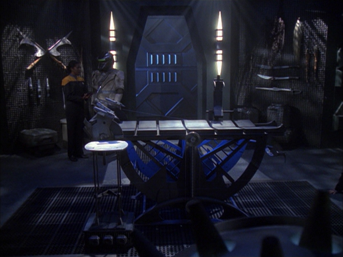 extant_StarTrek_VOY_7x09_7x10-FleshAndBlood_5485.jpg