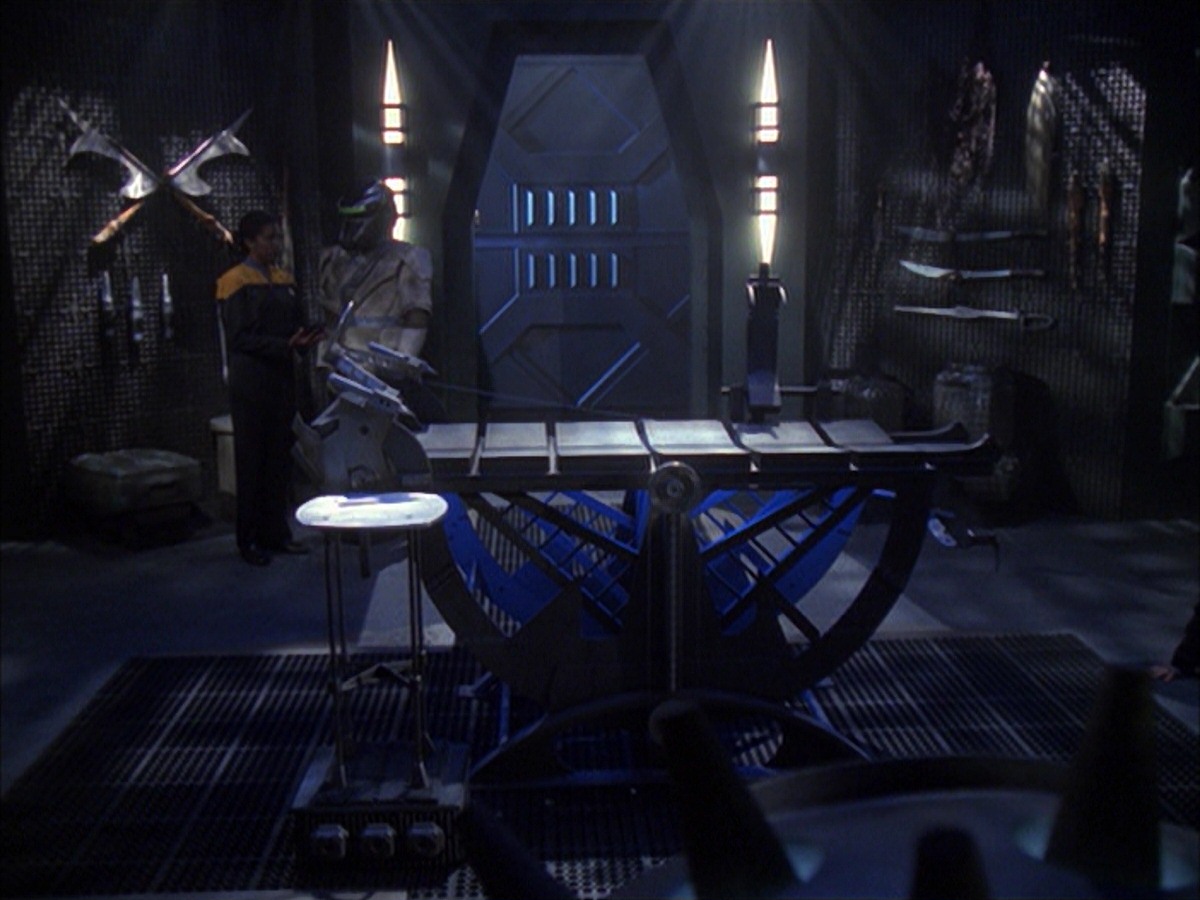 extant_StarTrek_VOY_7x09_7x10-FleshAndBlood_5486.jpg