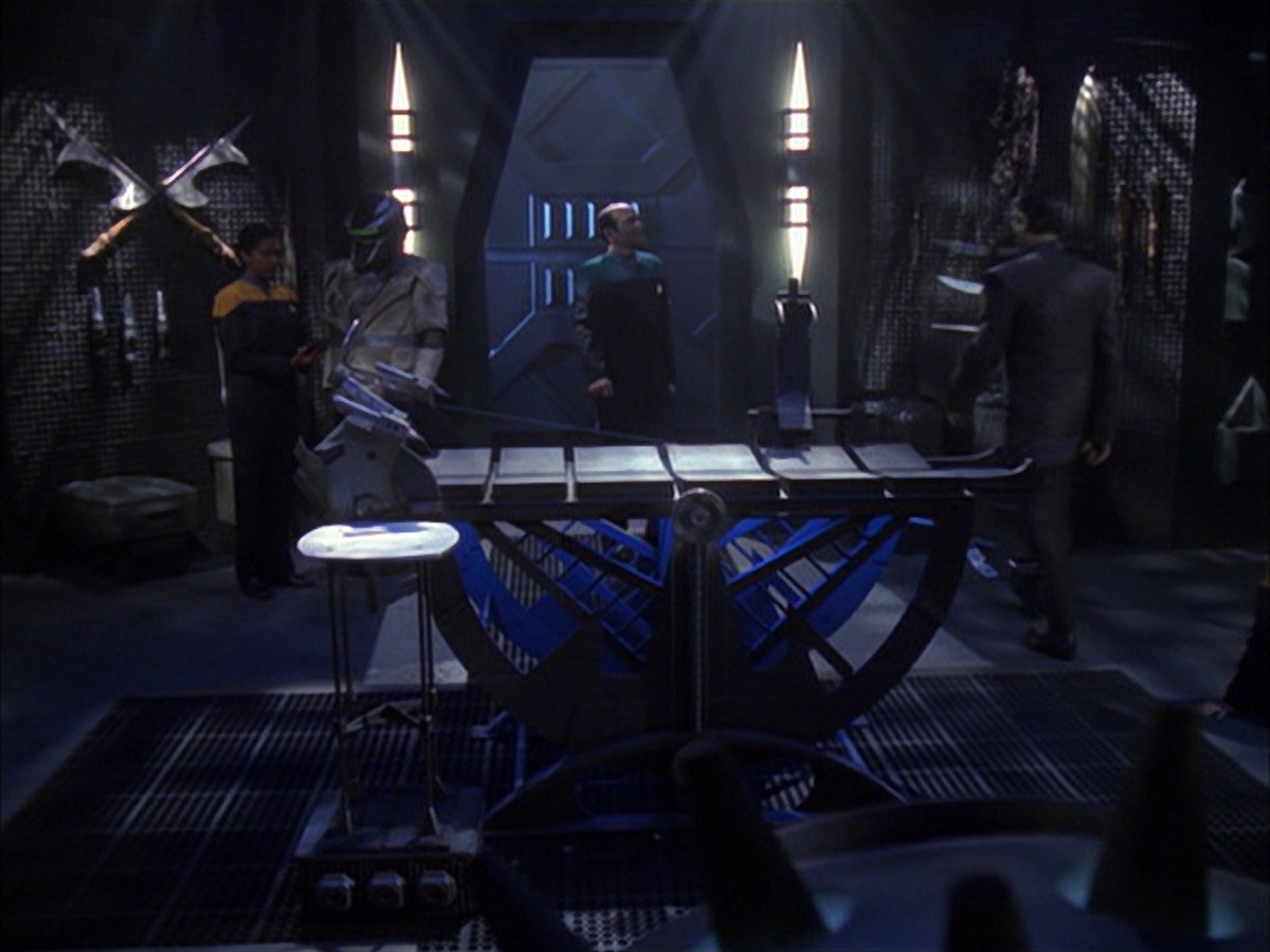 extant_StarTrek_VOY_7x09_7x10-FleshAndBlood_5488.jpg
