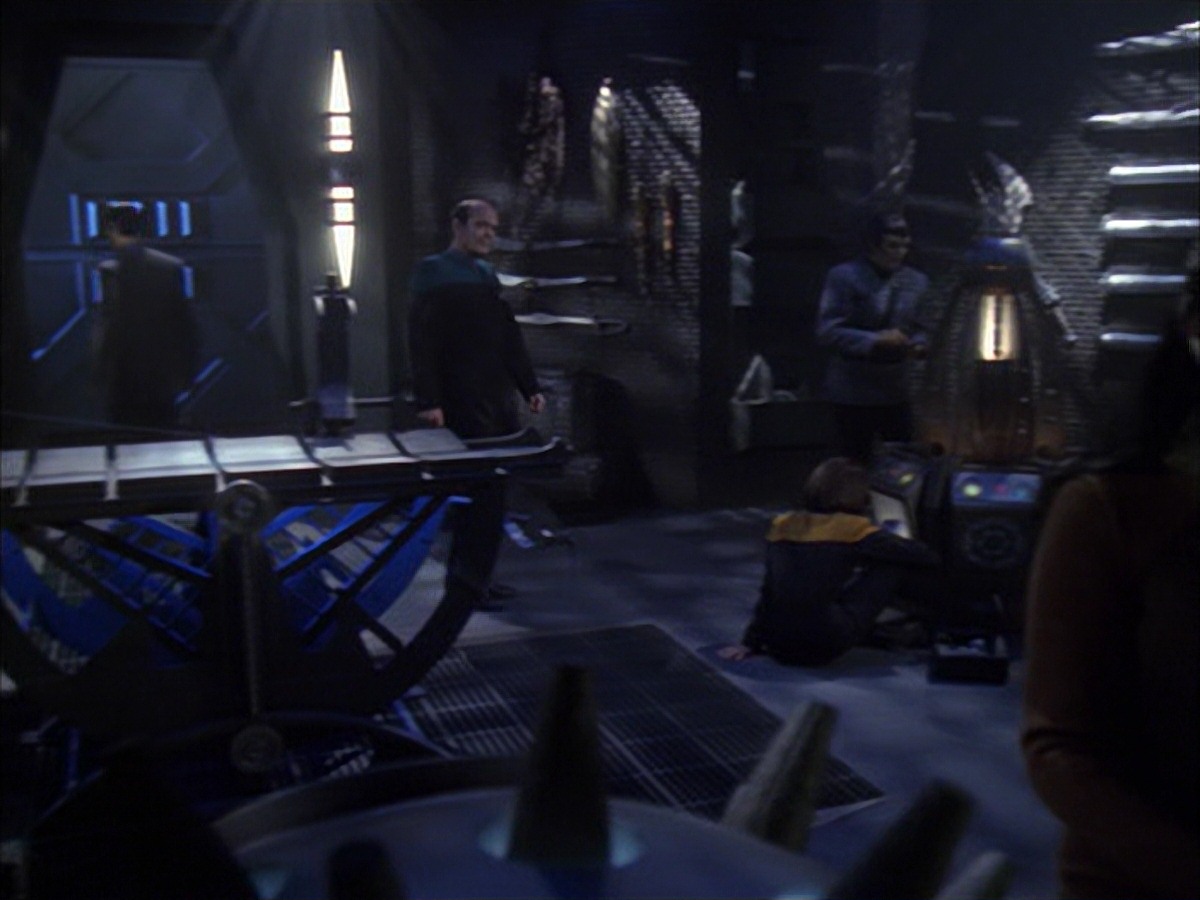 extant_StarTrek_VOY_7x09_7x10-FleshAndBlood_5491.jpg