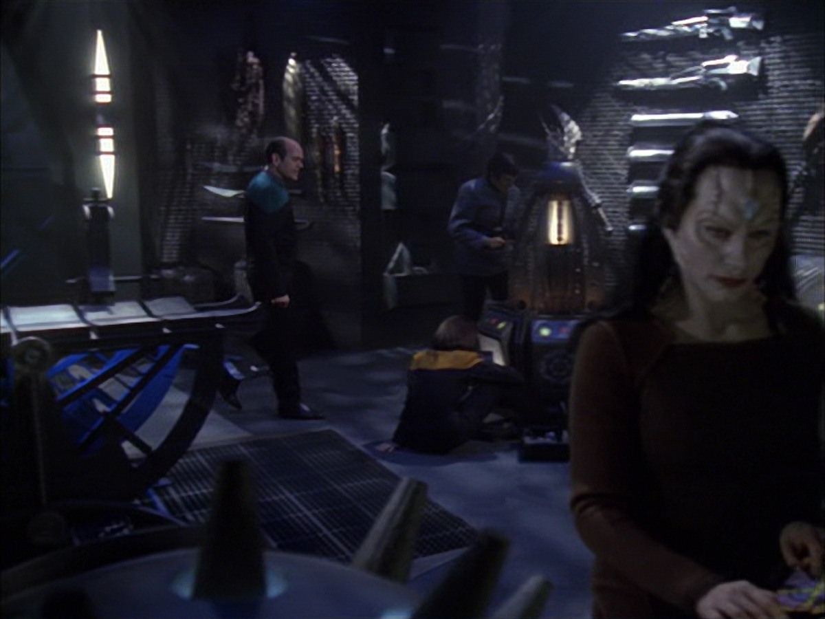 extant_StarTrek_VOY_7x09_7x10-FleshAndBlood_5492.jpg