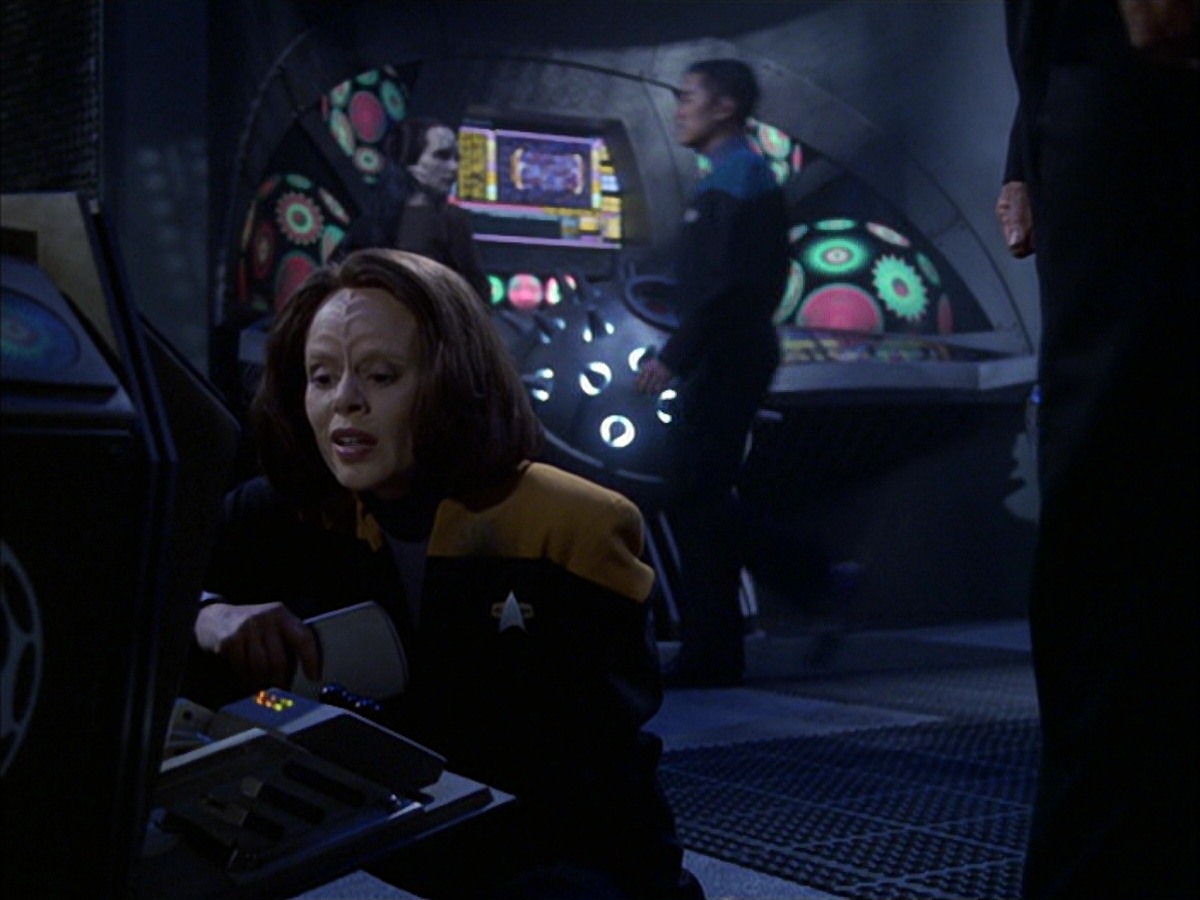 extant_StarTrek_VOY_7x09_7x10-FleshAndBlood_5495.jpg
