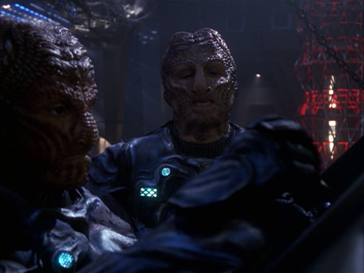 extant_StarTrek_VOY_7x09_7x10-FleshAndBlood_5572.jpg
