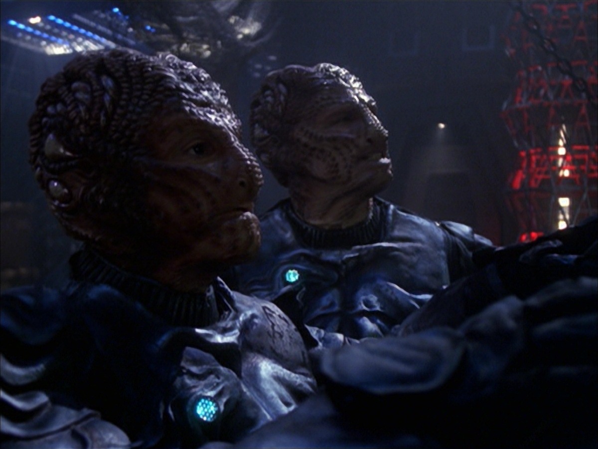 extant_StarTrek_VOY_7x09_7x10-FleshAndBlood_5579.jpg