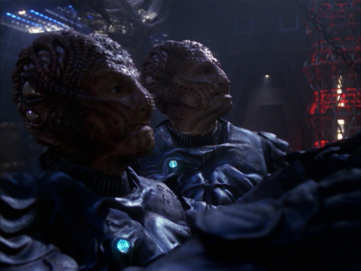 extant_StarTrek_VOY_7x09_7x10-FleshAndBlood_5580.jpg