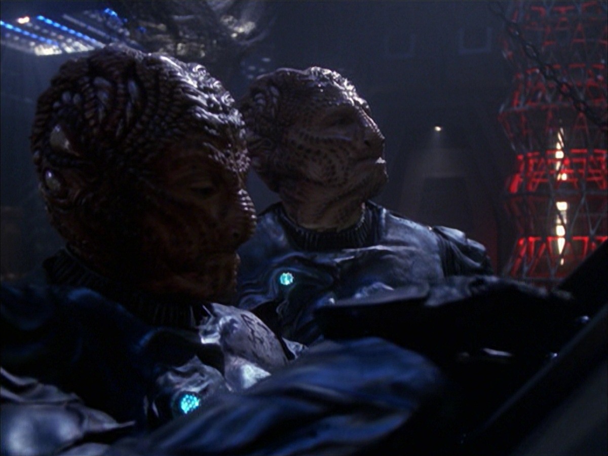 extant_StarTrek_VOY_7x09_7x10-FleshAndBlood_5583.jpg