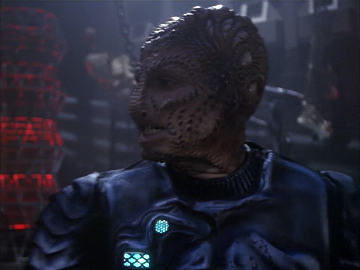 extant_StarTrek_VOY_7x09_7x10-FleshAndBlood_5598.jpg