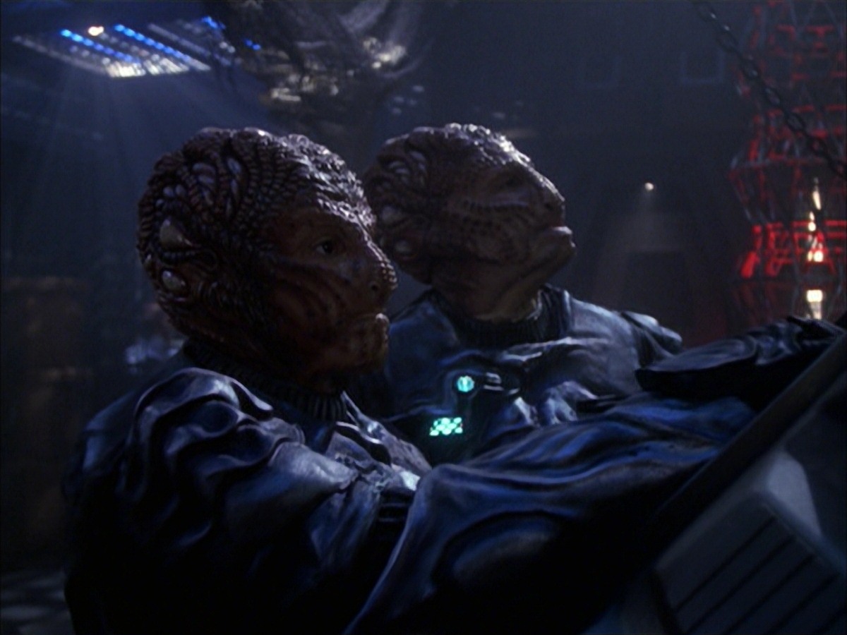 extant_StarTrek_VOY_7x09_7x10-FleshAndBlood_5603.jpg