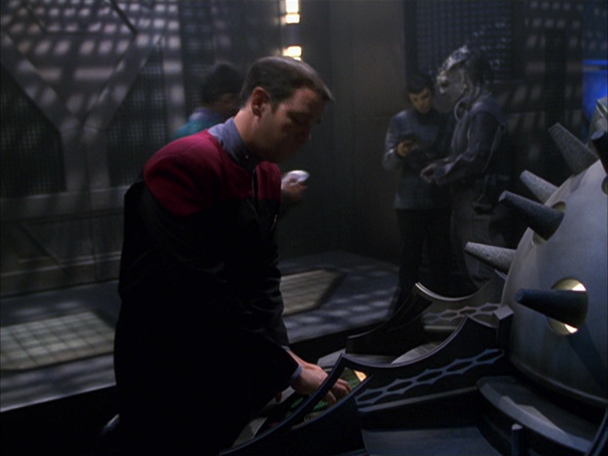 extant_StarTrek_VOY_7x09_7x10-FleshAndBlood_5618.jpg