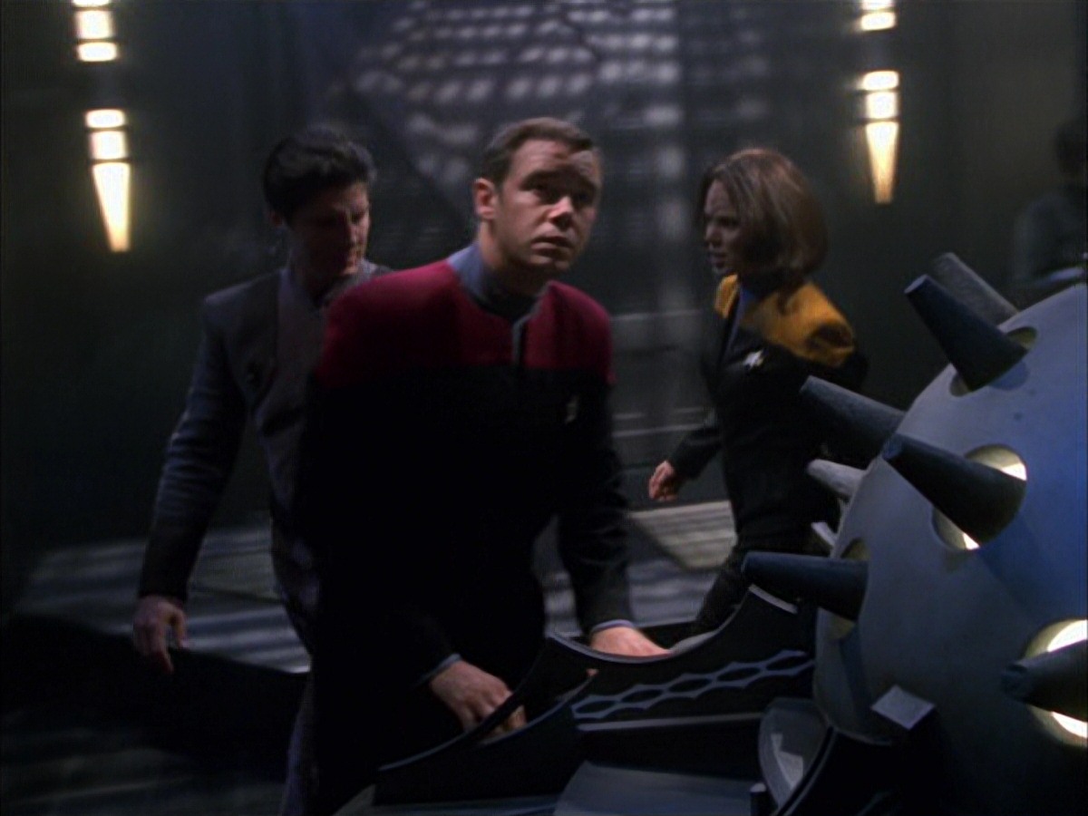 extant_StarTrek_VOY_7x09_7x10-FleshAndBlood_5621.jpg