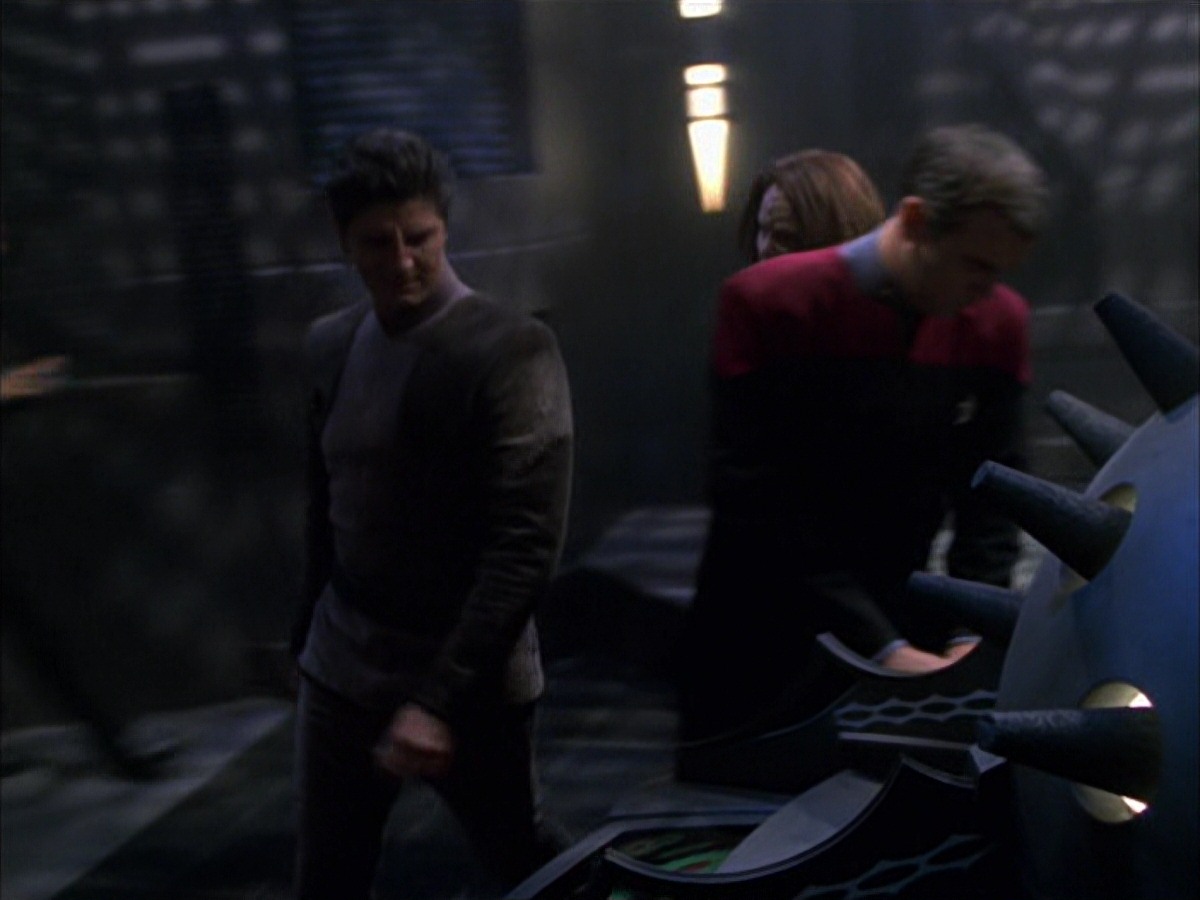 extant_StarTrek_VOY_7x09_7x10-FleshAndBlood_5622.jpg