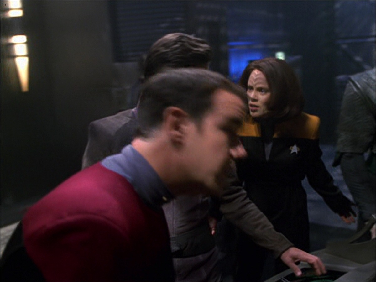 extant_StarTrek_VOY_7x09_7x10-FleshAndBlood_5634.jpg