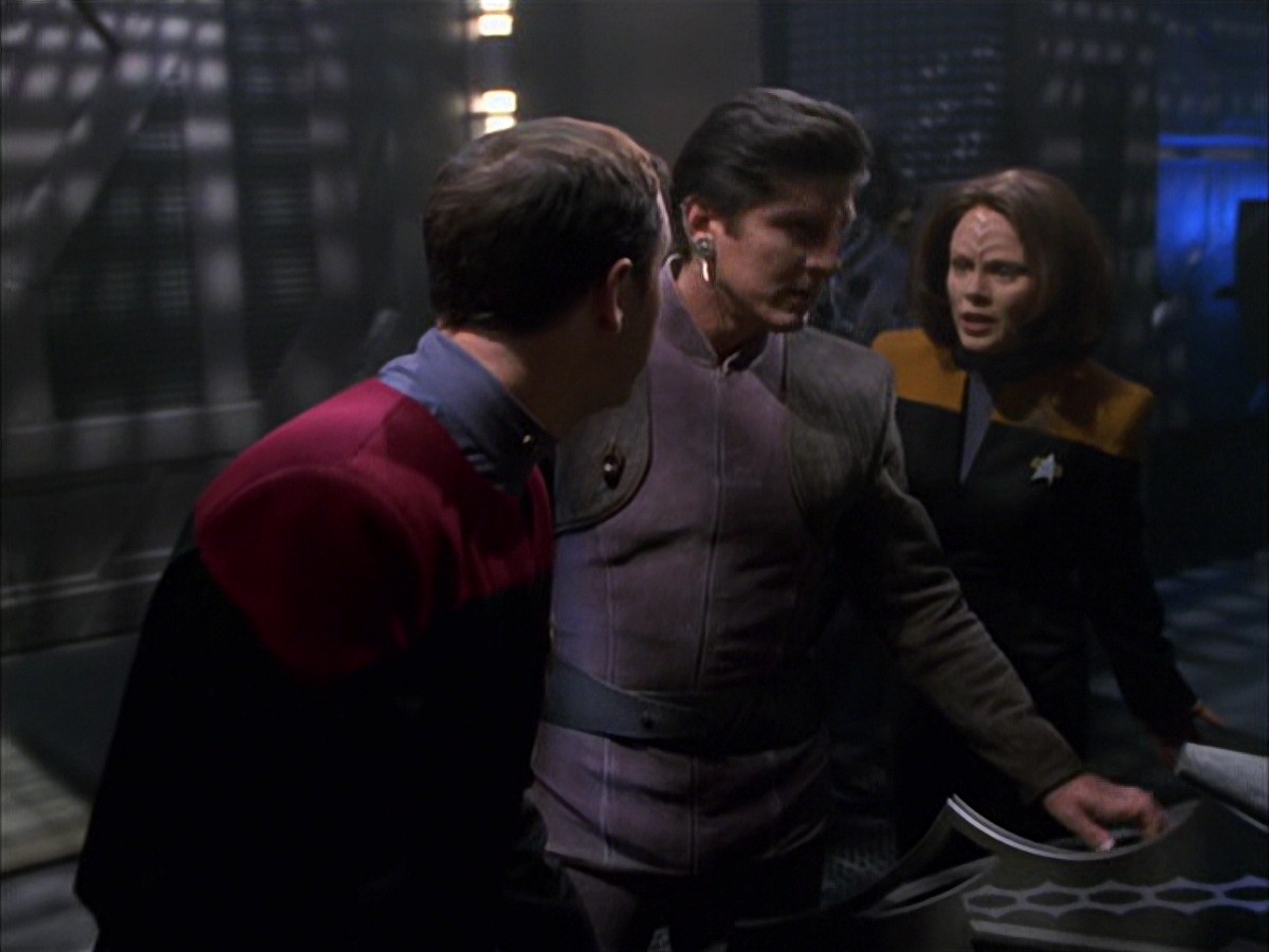 extant_StarTrek_VOY_7x09_7x10-FleshAndBlood_5635.jpg