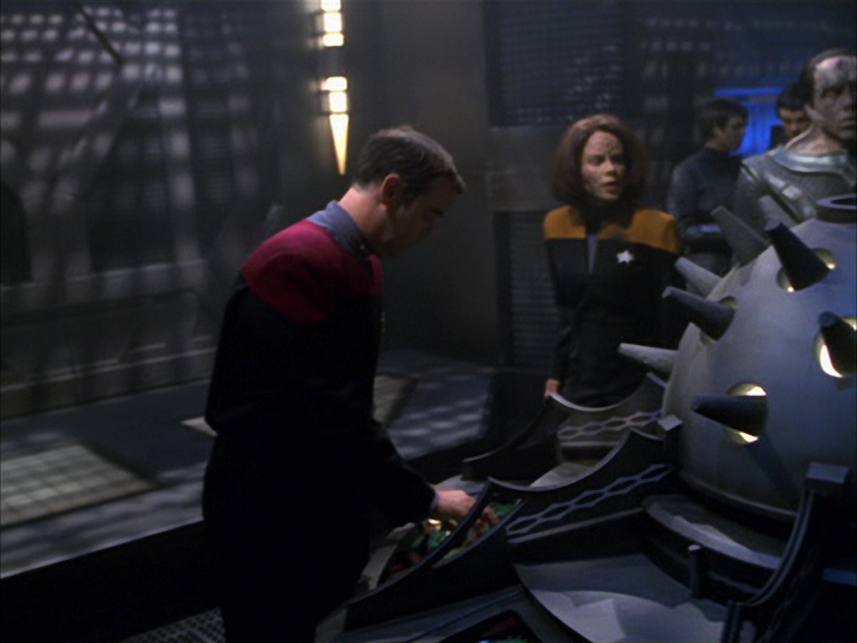 extant_StarTrek_VOY_7x09_7x10-FleshAndBlood_5639.jpg