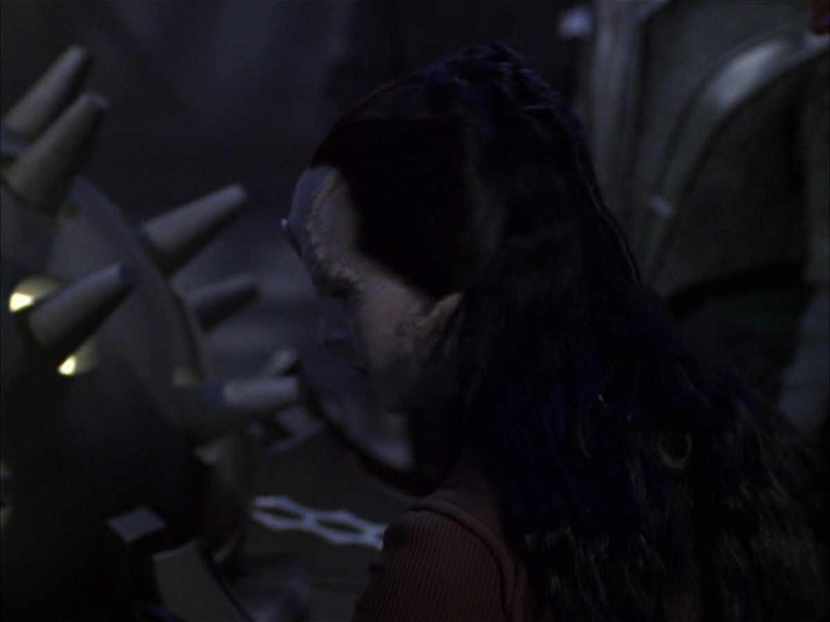 extant_StarTrek_VOY_7x09_7x10-FleshAndBlood_5699.jpg