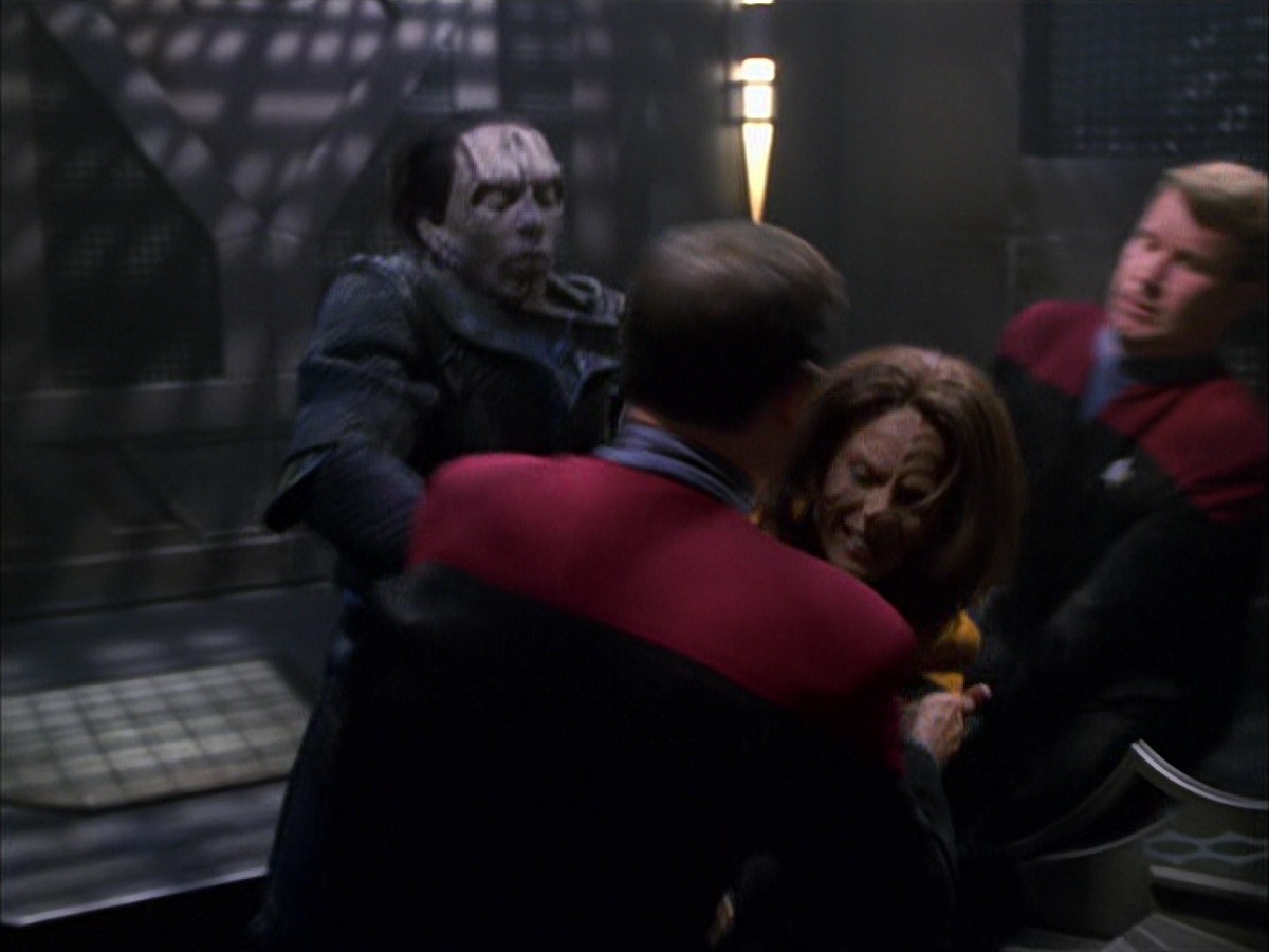 extant_StarTrek_VOY_7x09_7x10-FleshAndBlood_5729.jpg