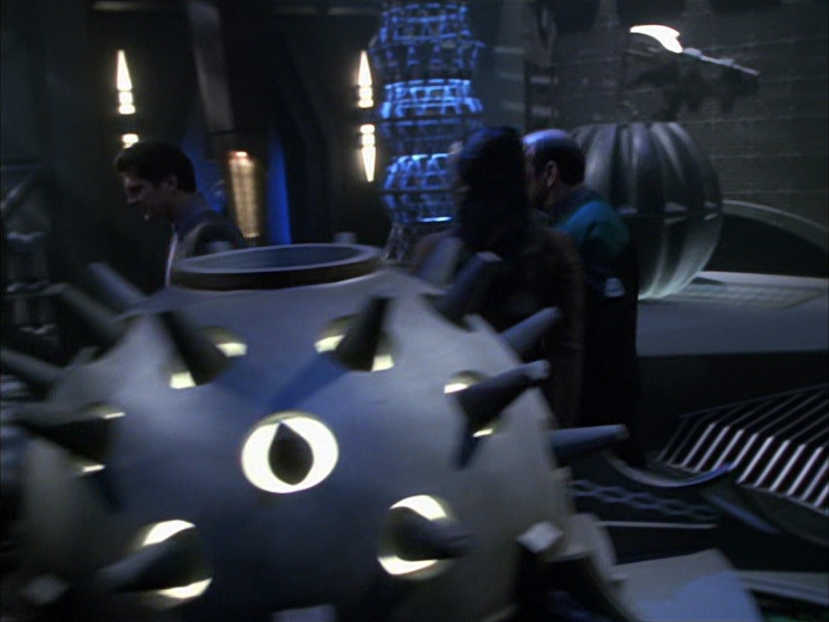 extant_StarTrek_VOY_7x09_7x10-FleshAndBlood_5755.jpg