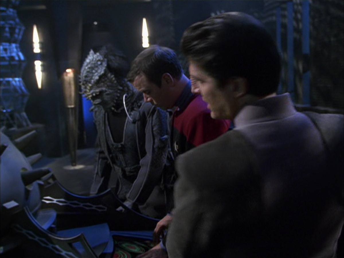 extant_StarTrek_VOY_7x09_7x10-FleshAndBlood_5759.jpg