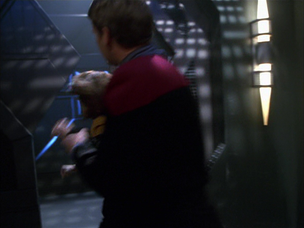 extant_StarTrek_VOY_7x09_7x10-FleshAndBlood_5777.jpg