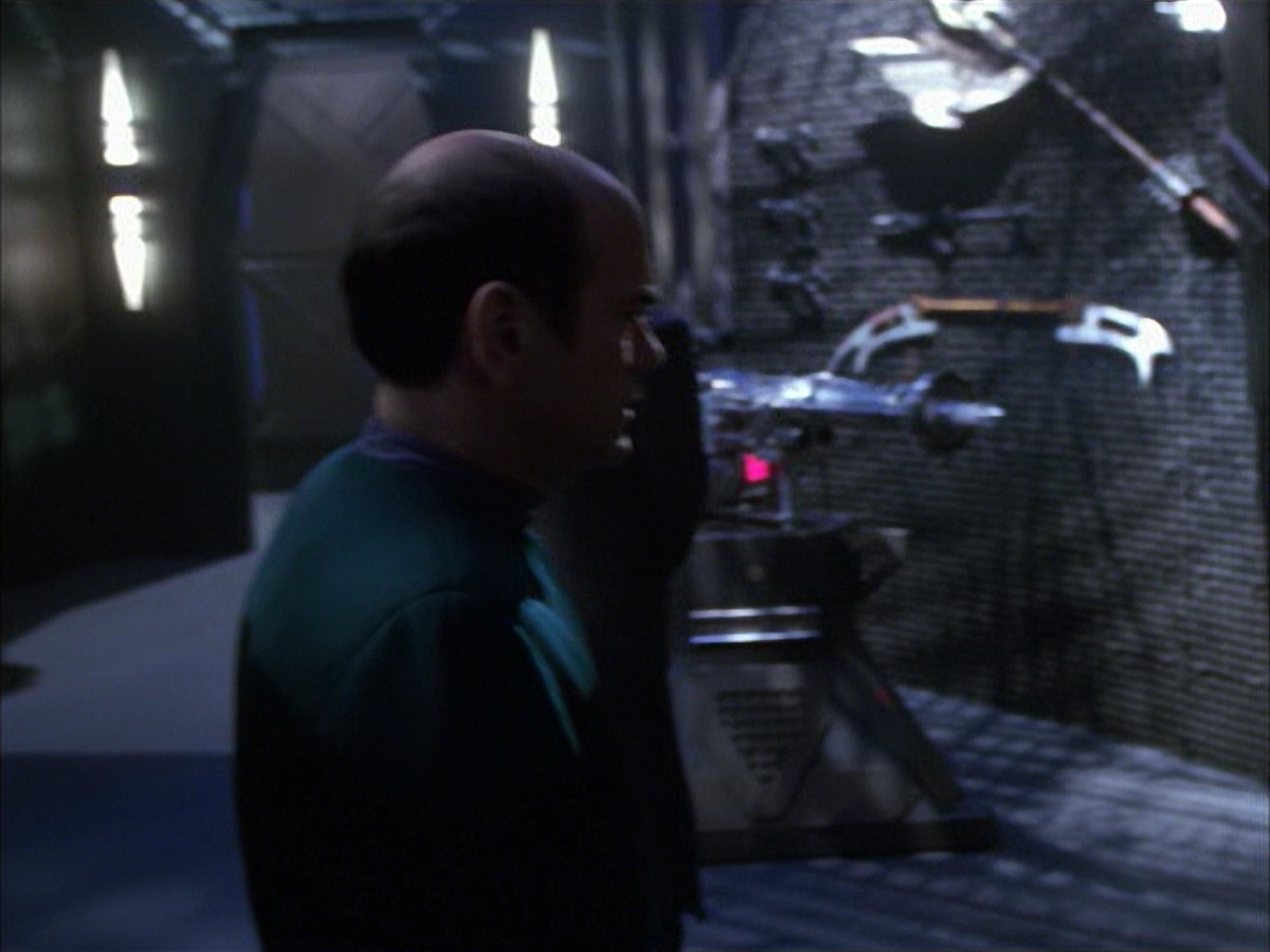 extant_StarTrek_VOY_7x09_7x10-FleshAndBlood_5848.jpg