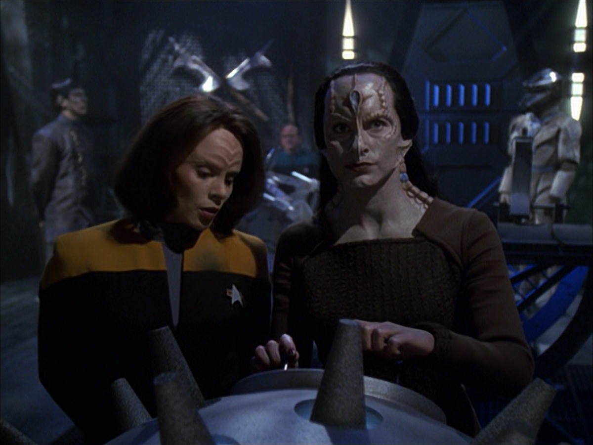 extant_StarTrek_VOY_7x09_7x10-FleshAndBlood_5900.jpg