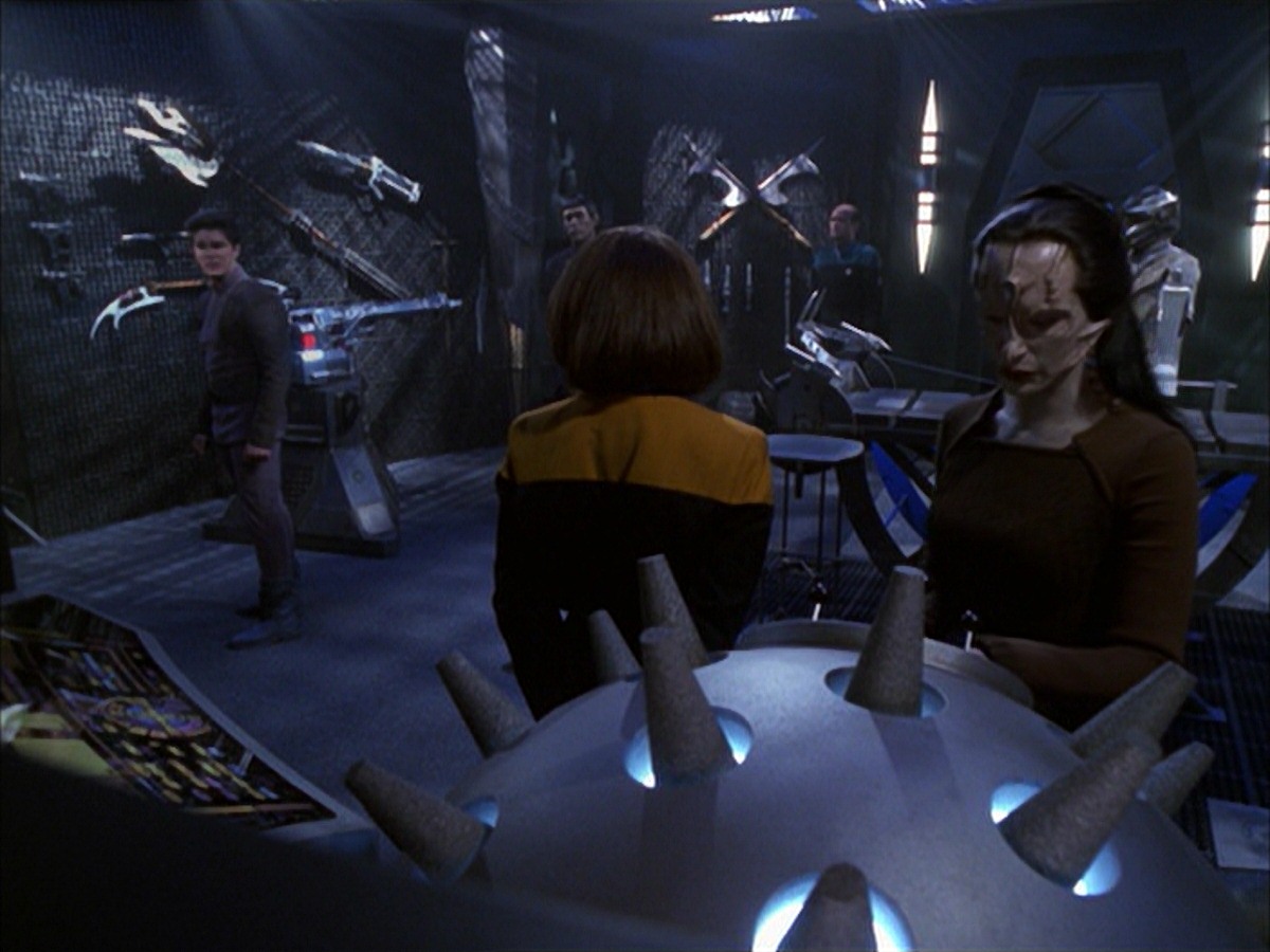 extant_StarTrek_VOY_7x09_7x10-FleshAndBlood_5979.jpg