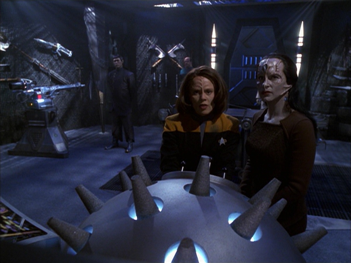 extant_StarTrek_VOY_7x09_7x10-FleshAndBlood_5999.jpg